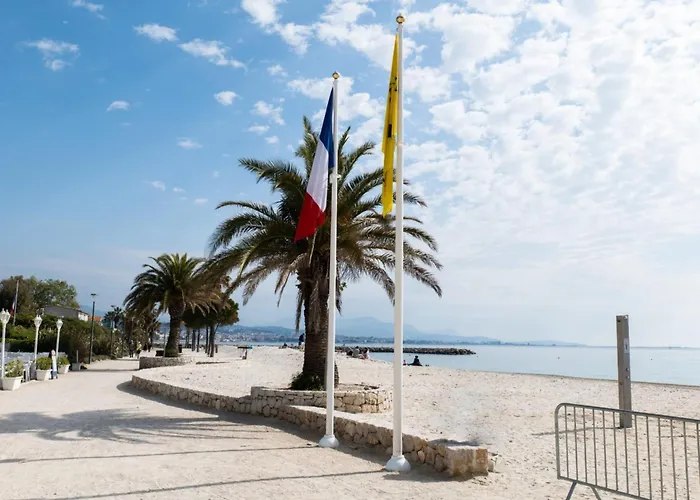 With Balcony With Vue Villeneuve-Loubet